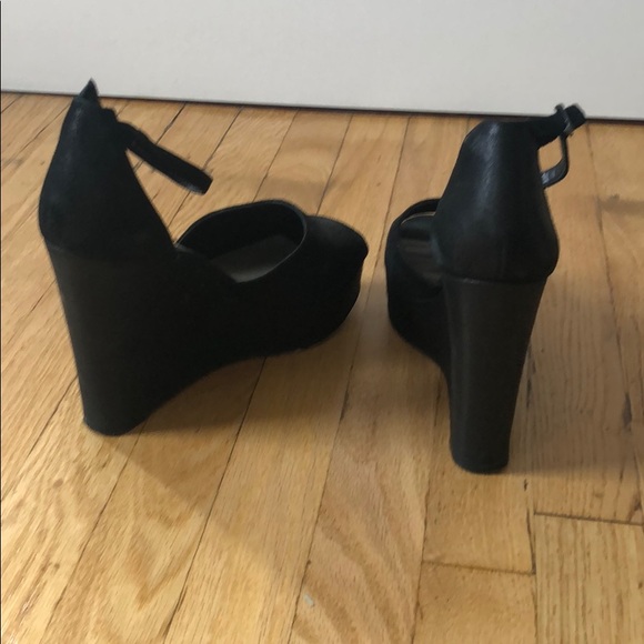 Vince Camuto heels - Picture 3 of 3